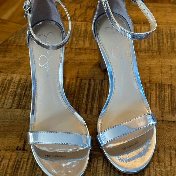 LAST CHANCE! NWT Jessica Simpson Silver Sandals, Size 8. - Picture 10 of 11